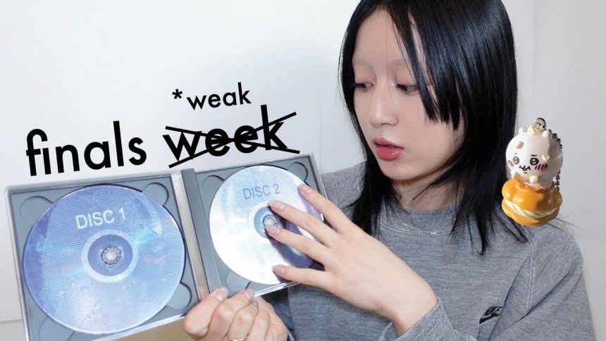 美大生の日常: finals critique for graphic design, showing my final project, last art school vlog of 2023